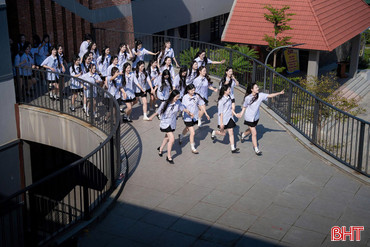 Học sinh cuối cấp rộn ràng chụp ảnh kỷ yếu sớm