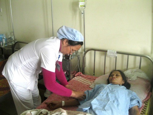 Chăm sóc bệnh nhân sau phẫu thuật luôn được đội ngũ y tá, điều dưỡng của khoa coi trọng