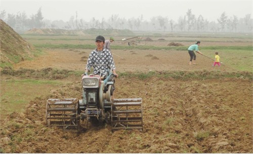 Sản xuất nông nghiệp ở Lộc Hà đang dần được cơ giới hóa