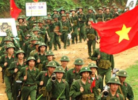 "Anh đi bộ đội sao trên mũ. Mãi mãi là sao sáng dẫn đường"...