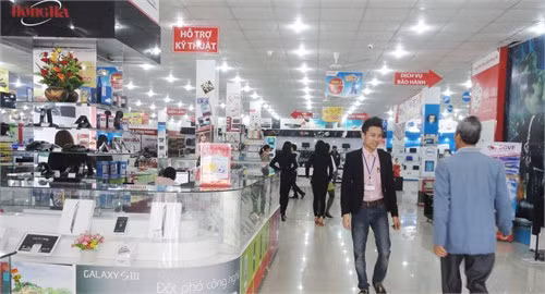 Khá đông khách hàng đến tìm hiểu mua sắp tại Trung tâm Hồng Hà... Khá đông khách hàng đến tìm hiểu mua sắp tại Trung tâm Hồng Hà...