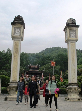 Cứ mỗi độ xuân về, lớp lớp thầy thuốc Việt Nam lại nhớ đến và dâng hương tưởng nhớ Đại Danh y Hải Thượng Lãn Ông Lê Hữu Trác. Cứ mỗi độ xuân về, lớp lớp thầy thuốc Việt Nam lại nhớ đến và dâng hương tưởng nhớ Đại Danh y Hải Thượng Lãn Ông Lê Hữu Trác.