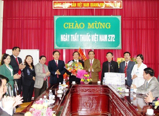 ...và Bệnh viện Đa khoa Tỉnh.