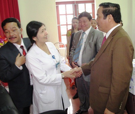 Bí thư Tỉnh ủy chúc mừng các bác sỹ BV Đa khoa tỉnh