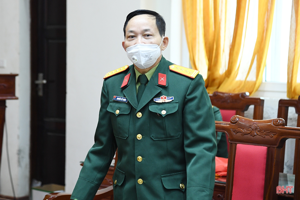 Chủ tịch UBND tỉnh gặp mặt, trao sổ tiết kiệm cho thân nhân liệt sĩ Đoàn Kinh tế - Quốc phòng 337