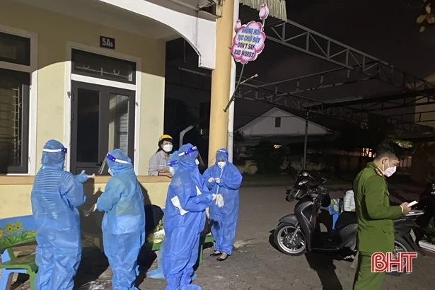 Cán bộ y tế Hà Tĩnh bám sát nhiệm vụ phòng, chống dịch trong những ngày tết