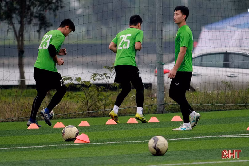 CLB Hồng Lĩnh Hà Tĩnh hội quân, tập luyện sau kỳ nghỉ tết Nguyên đán