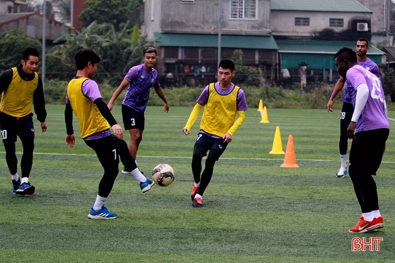 CLB Hồng Lĩnh Hà Tĩnh hội quân, tập luyện sau kỳ nghỉ tết Nguyên đán