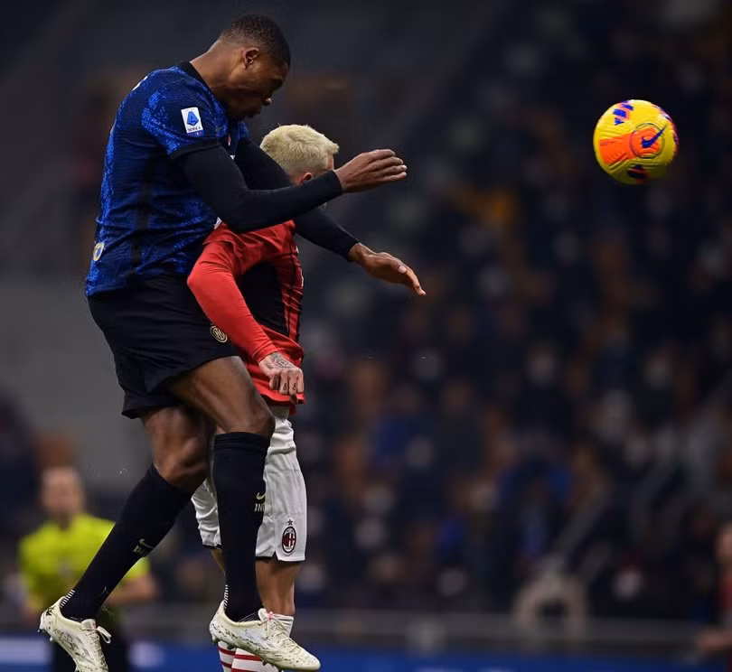 AC Milan thắng ngược Inter trong 3 phút