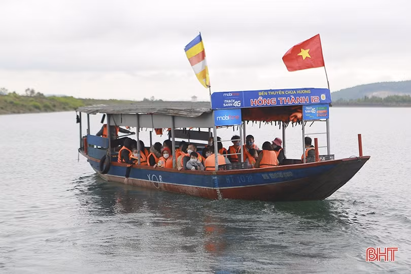 Hơn 1.200 lượt khách du xuân ở chùa Hương Tích trong 3 ngày tết