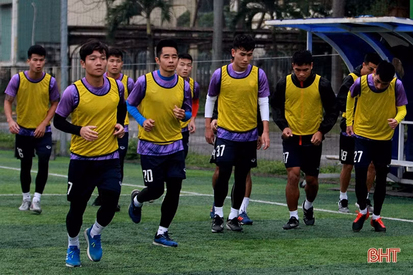 CLB Hồng Lĩnh Hà Tĩnh hội quân, tập luyện sau kỳ nghỉ tết Nguyên đán