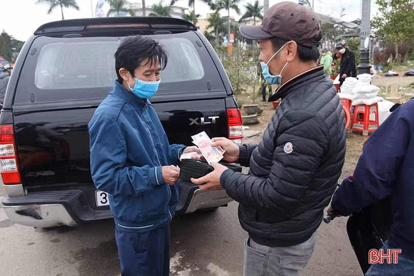 Chợ hoa, cây cảnh ở Hà Tĩnh “xả hàng” chiều 29 tết