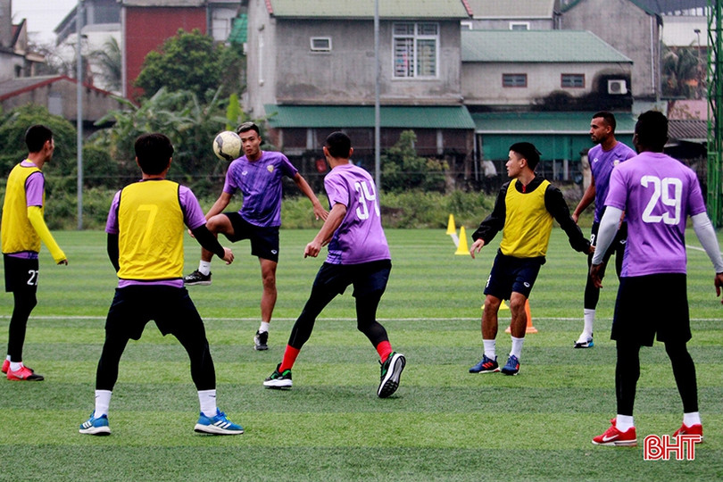 CLB Hồng Lĩnh Hà Tĩnh hội quân, tập luyện sau kỳ nghỉ tết Nguyên đán