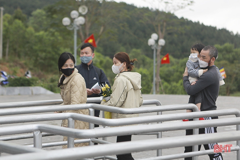 Hơn 1.200 lượt khách du xuân ở chùa Hương Tích trong 3 ngày tết