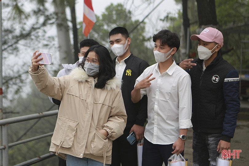 Hơn 1.200 lượt khách du xuân ở chùa Hương Tích trong 3 ngày tết