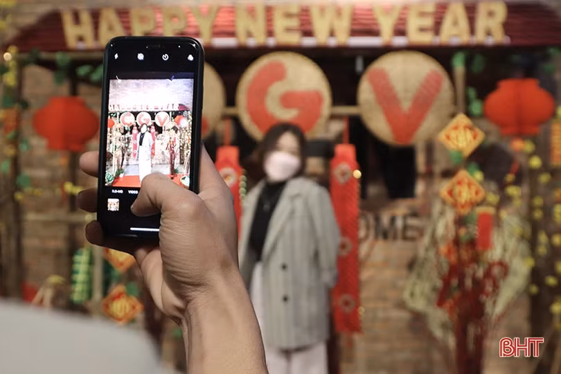 Đến rạp chiếu phim, giới trẻ Hà Tĩnh chấp hành nghiêm quy định phòng dịch