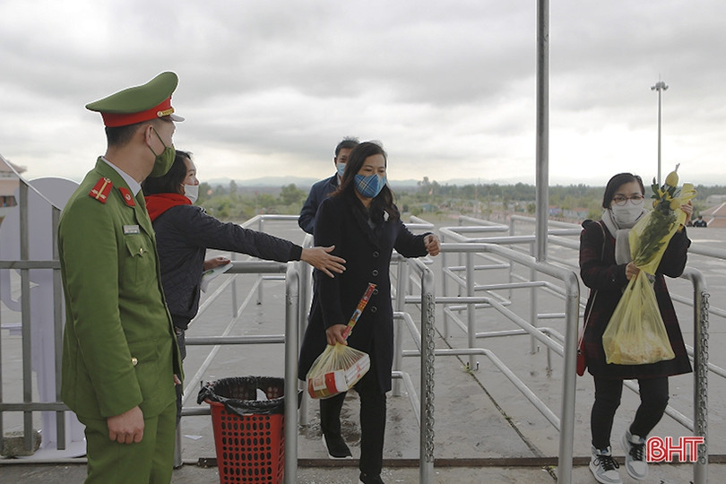 Hơn 1.200 lượt khách du xuân ở chùa Hương Tích trong 3 ngày tết