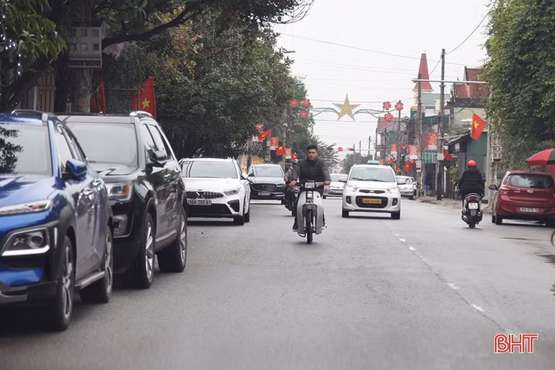 Hà Tĩnh: Nhiều người dân “đầu trần” điều khiển xe máy du xuân