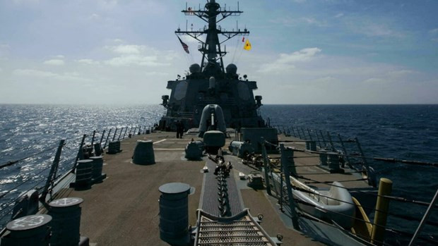 Mỹ triển khai máy bay, tàu khu trục mang tên lửa dẫn đường tới UAE