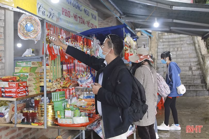 Hơn 1.200 lượt khách du xuân ở chùa Hương Tích trong 3 ngày tết