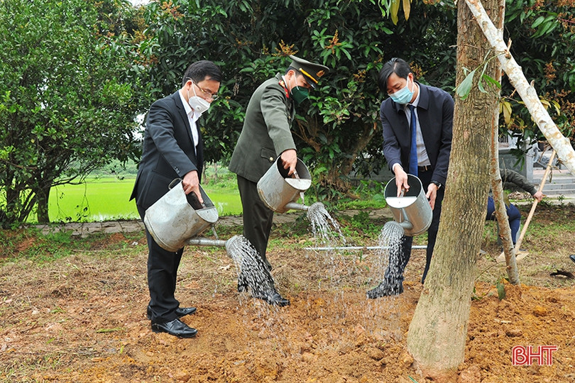 Giám đốc Công an Hà Tĩnh phát động tết trồng cây ở Hương Khê
