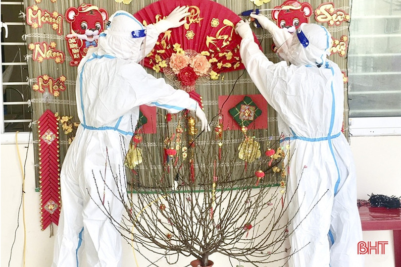 Ấm áp ngày tết tại các bệnh viện, cơ sở điều trị F0 ở Hà Tĩnh