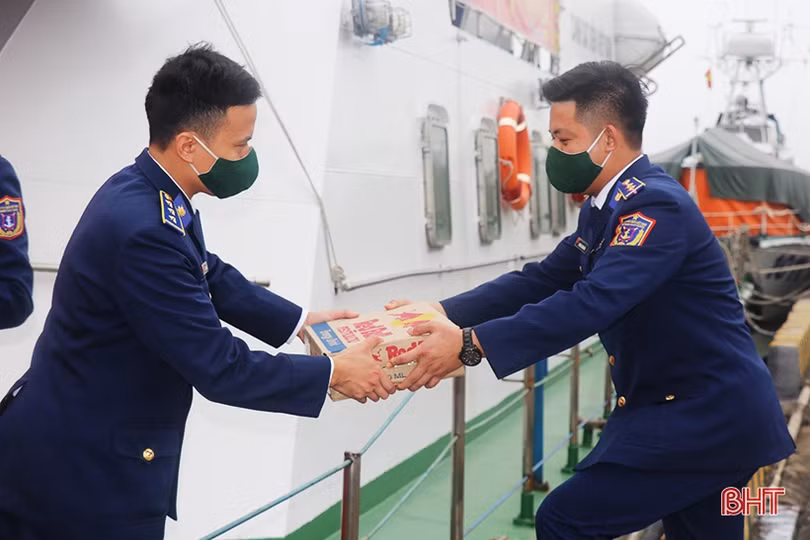 Đón xuân trên tàu cảnh sát biển ở Hà Tĩnh