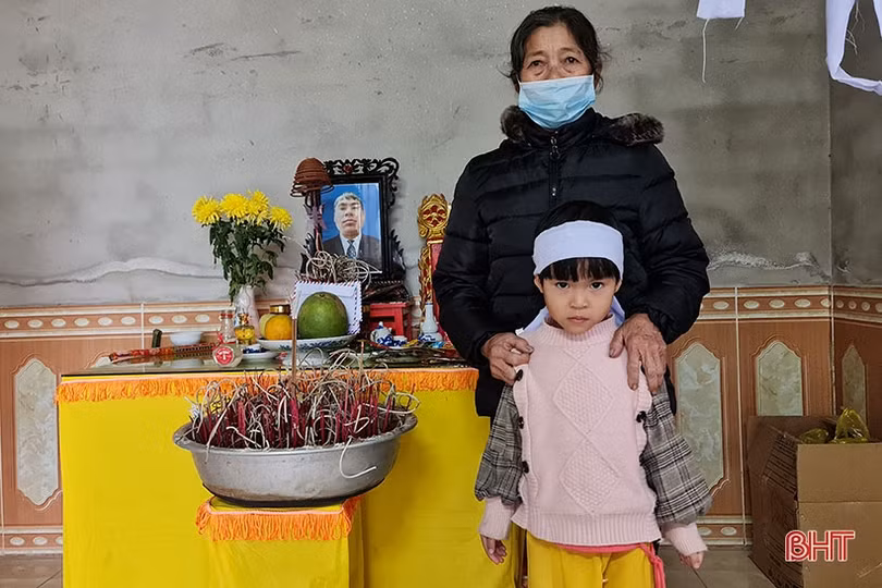 MS2203: Tương lai mịt mờ của cháu bé lên 5 mồ côi cả cha lẫn mẹ ở Hà Tĩnh