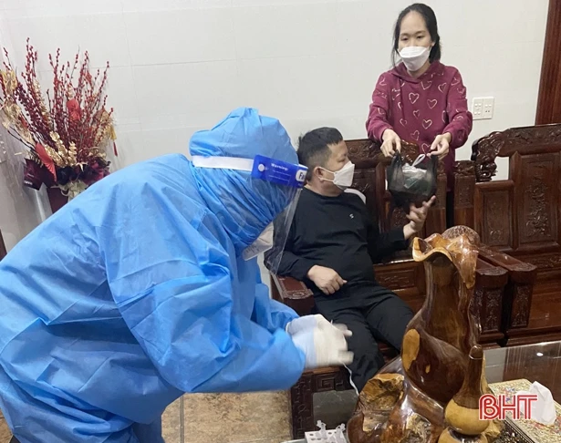 Cán bộ y tế Hà Tĩnh bám sát nhiệm vụ phòng, chống dịch trong những ngày tết