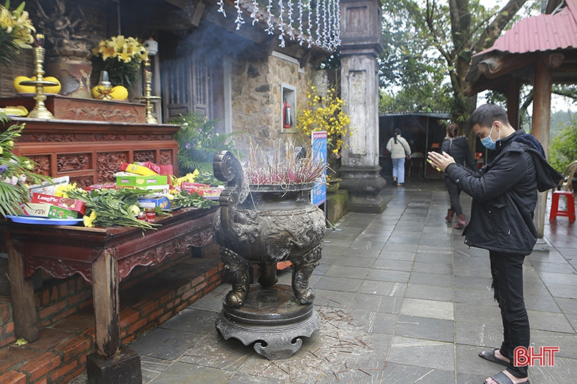 Hơn 1.200 lượt khách du xuân ở chùa Hương Tích trong 3 ngày tết