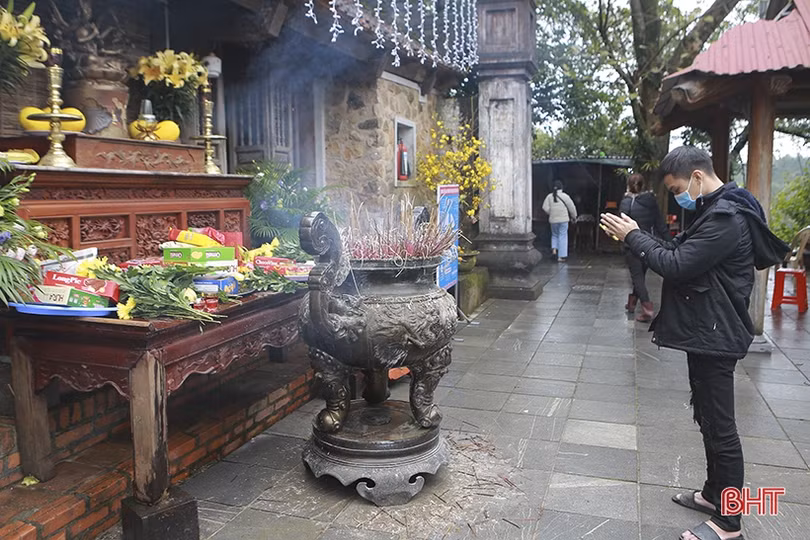 Hơn 1.200 lượt khách du xuân ở chùa Hương Tích trong 3 ngày tết