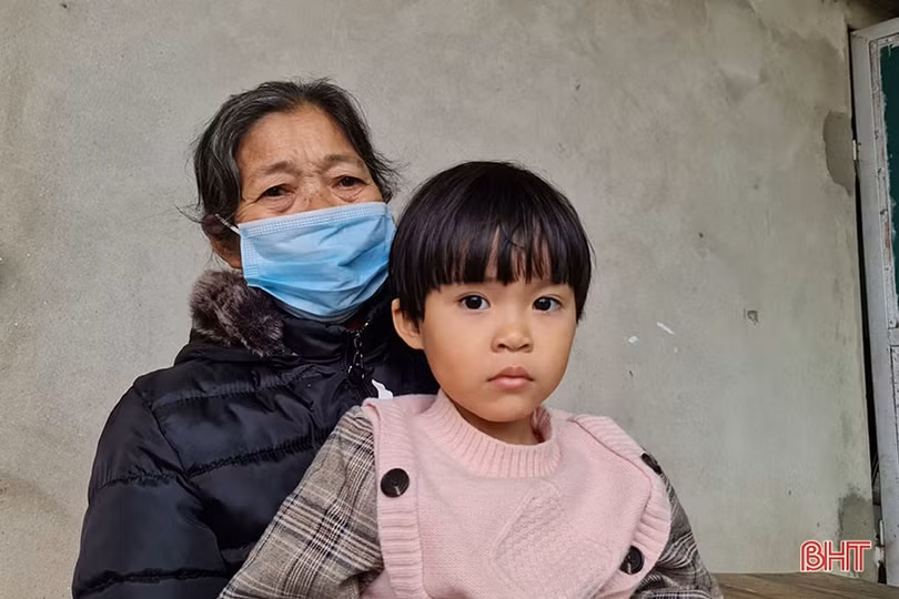 MS2203: Tương lai mịt mờ của cháu bé lên 5 mồ côi cả cha lẫn mẹ ở Hà Tĩnh