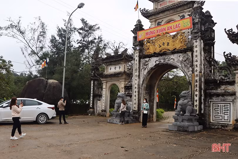 Đầu xuân, về Khu du lịch Thiên Cầm vãn cảnh chùa Cầm Sơn