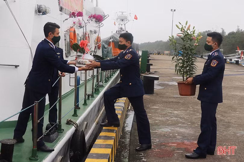 Đón xuân trên tàu cảnh sát biển ở Hà Tĩnh