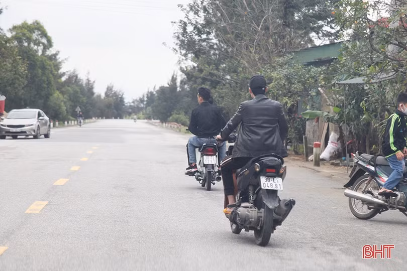 Hà Tĩnh: Nhiều người dân “vô tư” vi phạm Luật Giao thông trong ngày tết