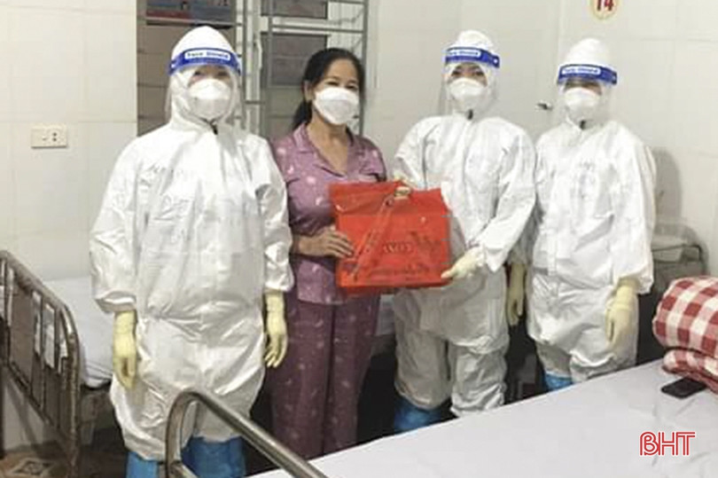 Ấm áp ngày tết tại các bệnh viện, cơ sở điều trị F0 ở Hà Tĩnh