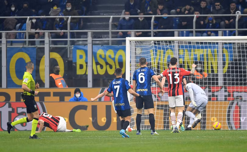AC Milan thắng ngược Inter trong 3 phút