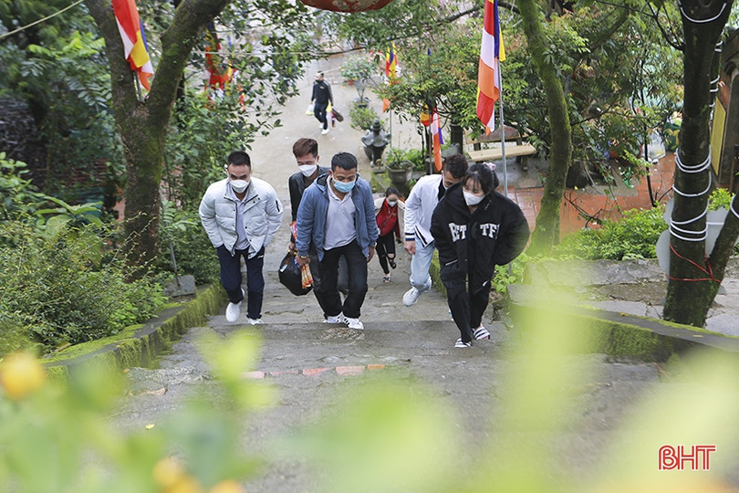 Hơn 1.200 lượt khách du xuân ở chùa Hương Tích trong 3 ngày tết