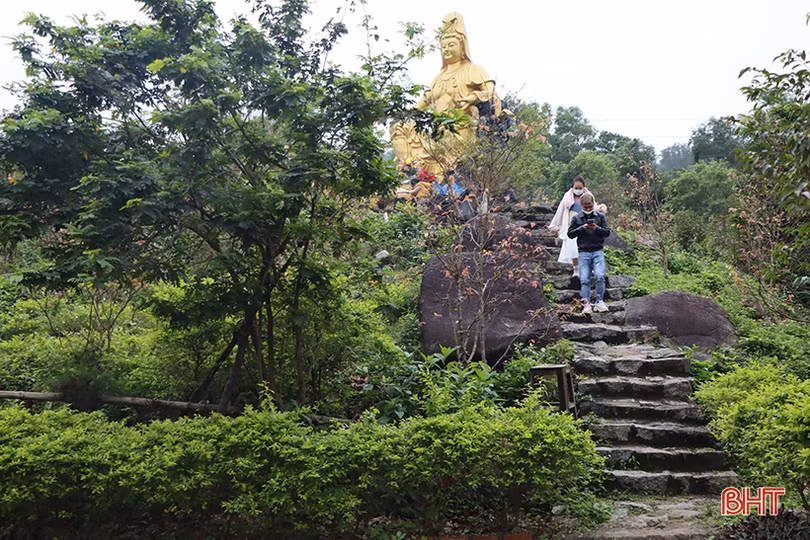 Đầu xuân, về Khu du lịch Thiên Cầm vãn cảnh chùa Cầm Sơn