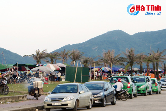 tap nap du khach den voi khu du lich bien cua sot