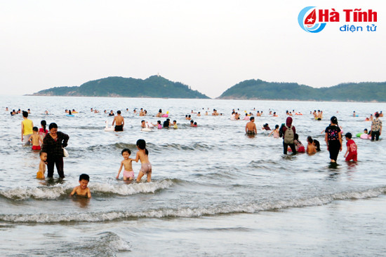 tap nap du khach den voi khu du lich bien cua sot