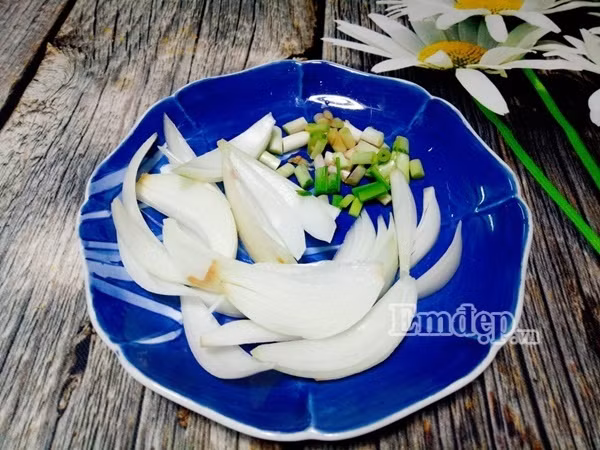 canh muc nau chua mon canh ngon ngay he khong nen bo qua