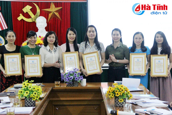 tuyen duong can bo hoi phu nu dien hinh hoc va lam theo bac