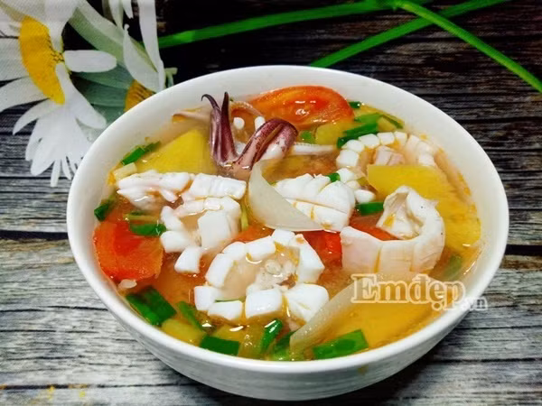 canh muc nau chua mon canh ngon ngay he khong nen bo qua