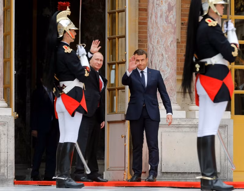 ong putin gap ong macron ky niem 300 nam quan he nga phap