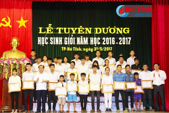 thanh pho ha tinh tuyen duong 415 hoc sinh tieu bieu