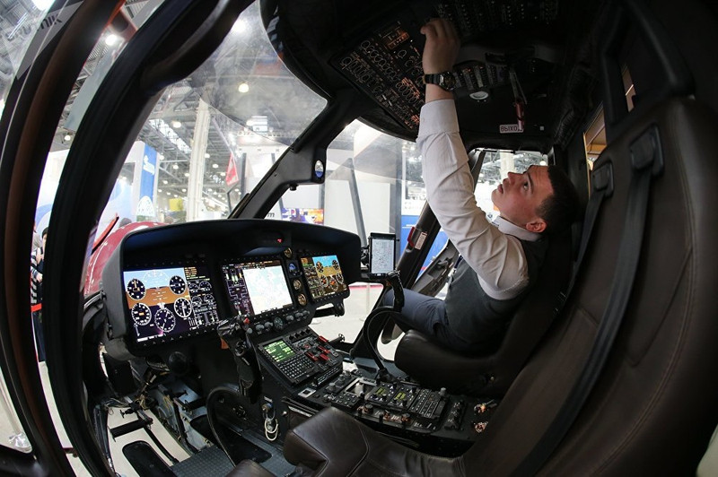 man nhan voi dan truc thang an tuong tai trien lam helirussia 2017 cua nga