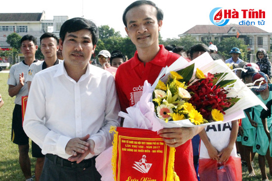 khoi tranh giai bong da thieu nien nhi dong tp ha tinh 2017