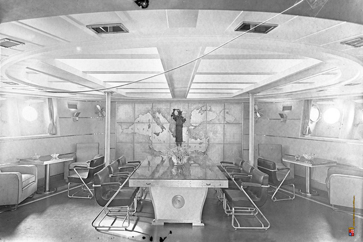 sung so truoc chien ham roma co noi that nhu khach san cao cap