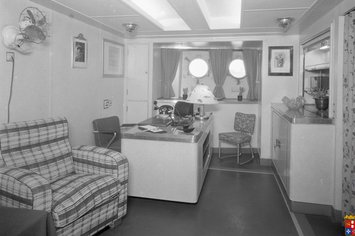 sung so truoc chien ham roma co noi that nhu khach san cao cap